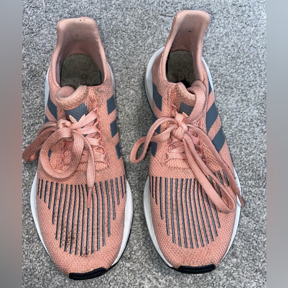 adidas swift run trace pink & grey shoes